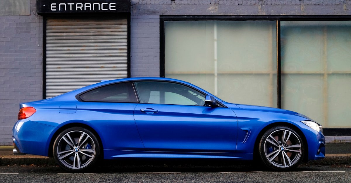 Vantrue E1 Lite dash cam mounted on windshield